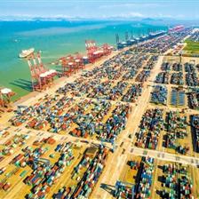 廣州港與白云機(jī)場 雙輪驅(qū)動，連通全球與內(nèi)貿(mào)的航運(yùn)樞紐